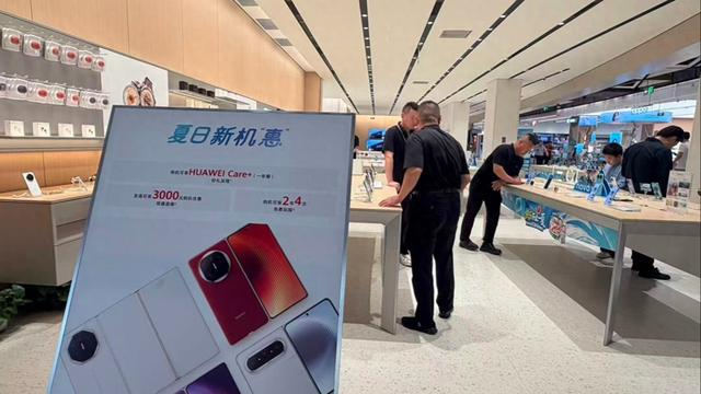 高端手机普涨超千元，下半年折叠屏、超大存储等品类恐继续上探